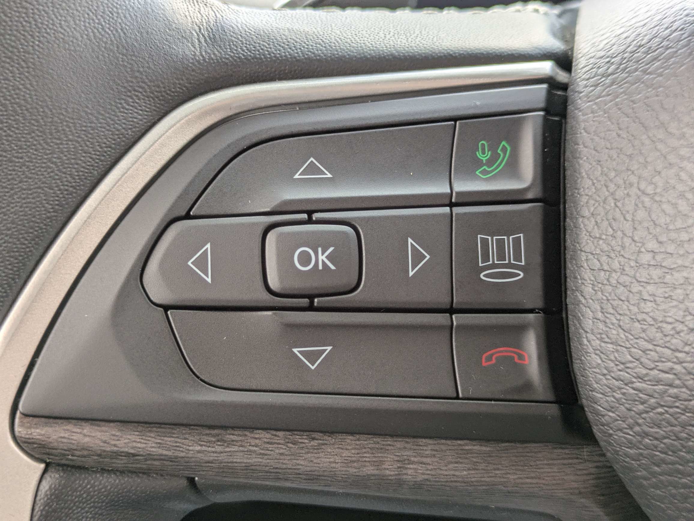 Used 2022 Jeep Grand Cherokee Limited AWD/4WD image 29
