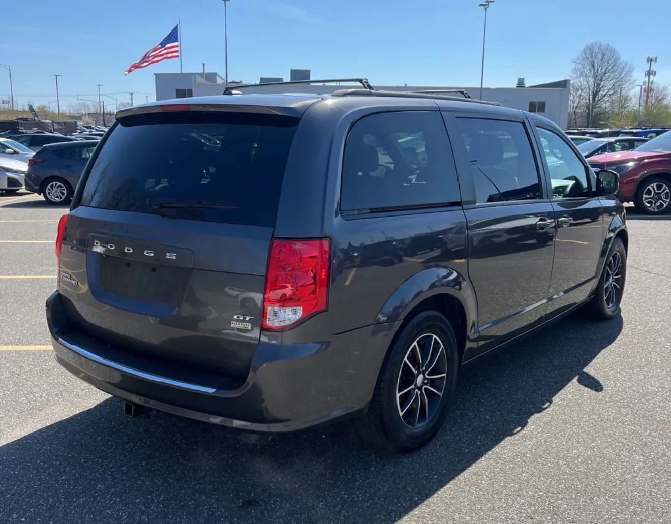 Used 2018 Dodge Grand Caravan GT image 3