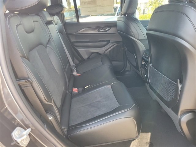 New 2025 Jeep Grand Cherokee Altitude image 14