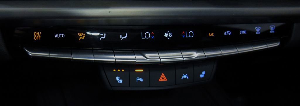 Used 2024 Cadillac XT4 Sport w/ Technology Package image 21