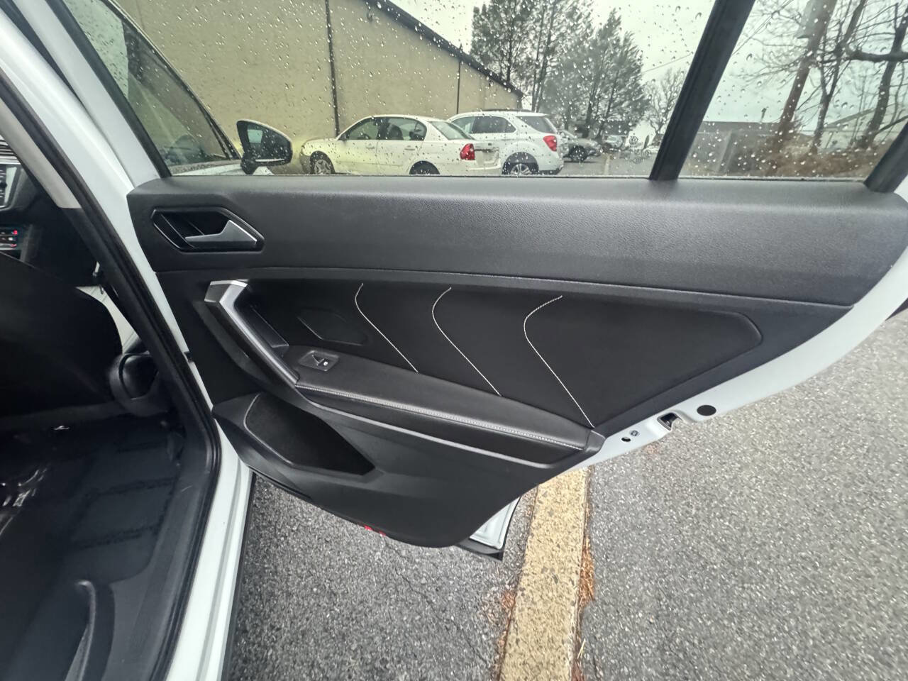 Used 2024 Volkswagen Tiguan SE image 19