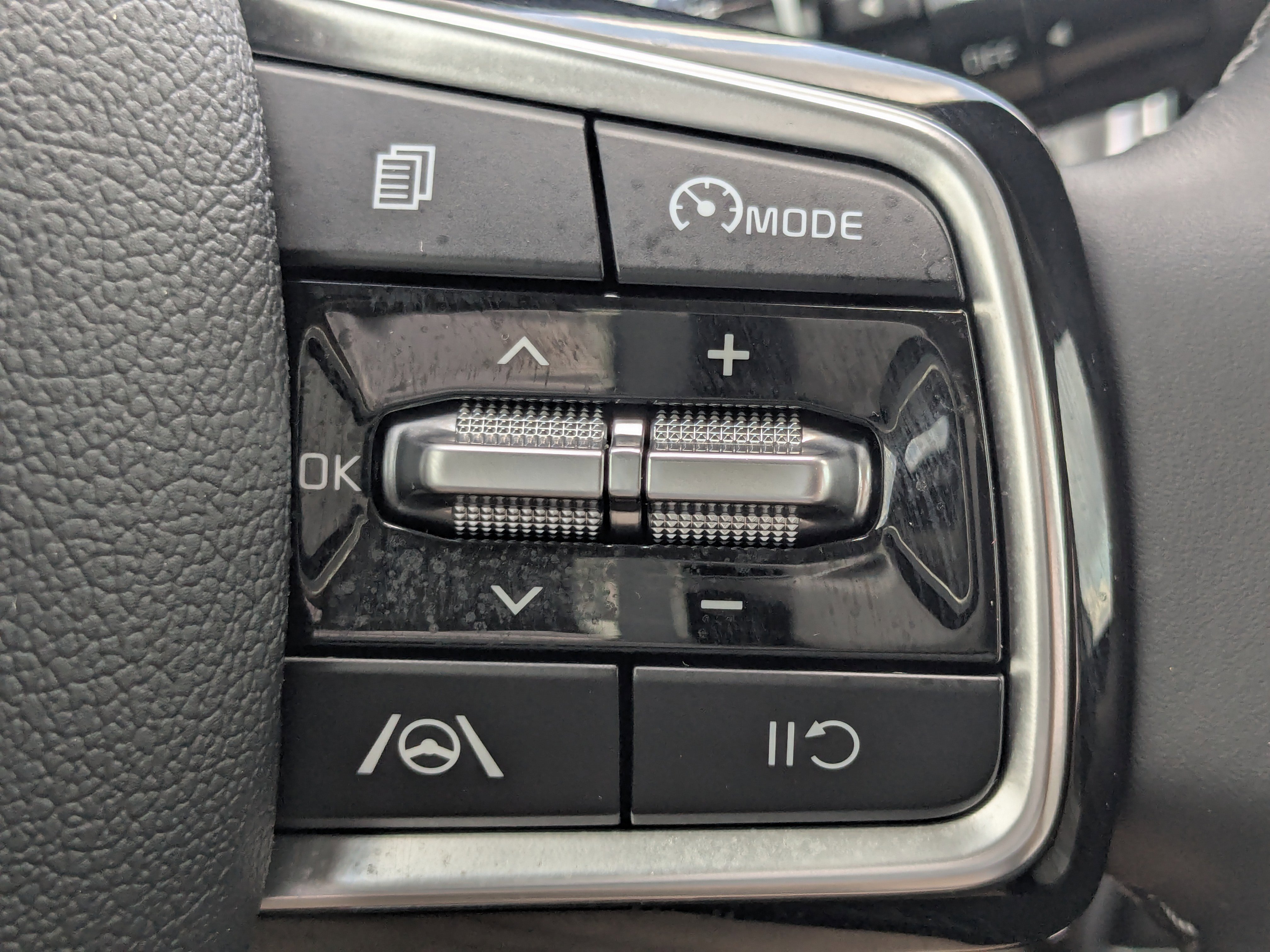 Certified 2023 Kia Sorento S image 33