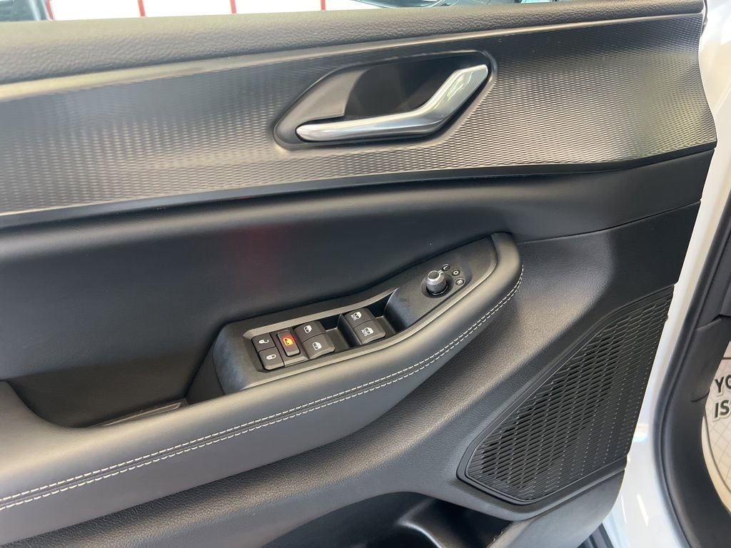 New 2025 Jeep Grand Cherokee Altitude image 5