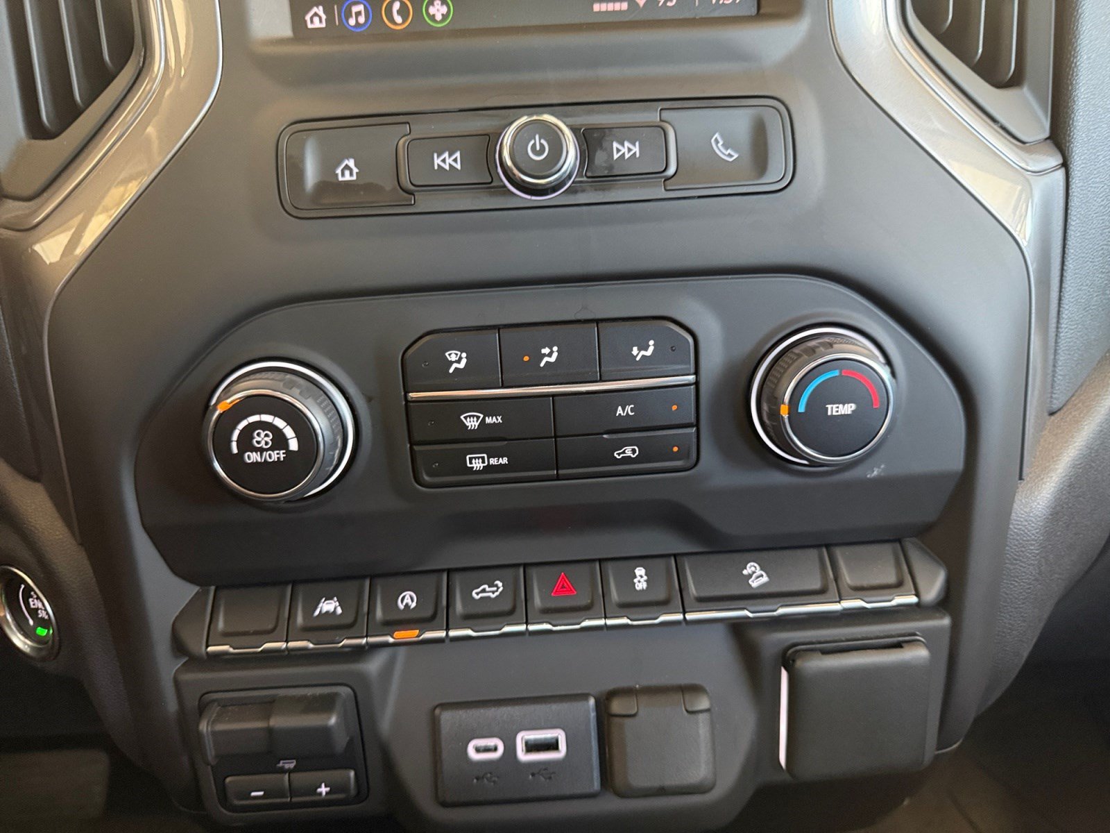 Used 2024 Chevrolet Silverado 1500 Custom Trail Boss w/ Turbomax Blackout Package AWD/4WD image 28
