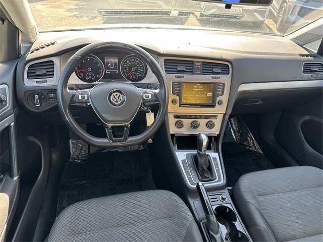 Used 2017 Volkswagen Golf S image 8