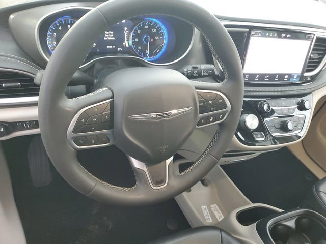 Used 2022 Chrysler Pacifica Touring-L AWD/4WD image 18