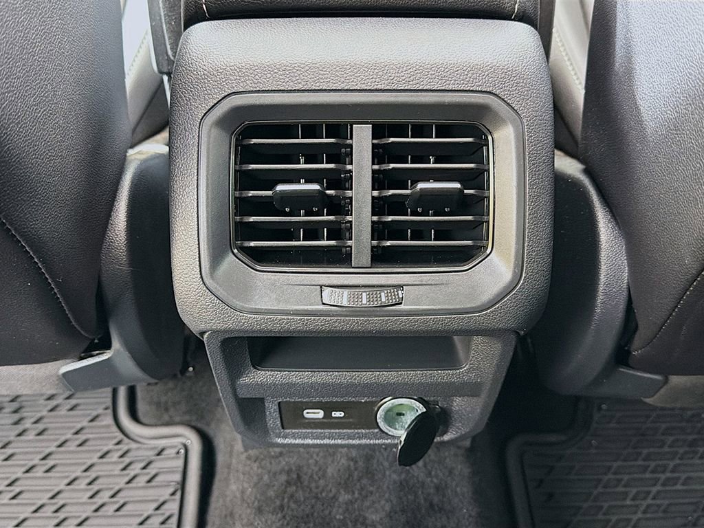 Used 2024 Volkswagen Tiguan SE R-Line image 27