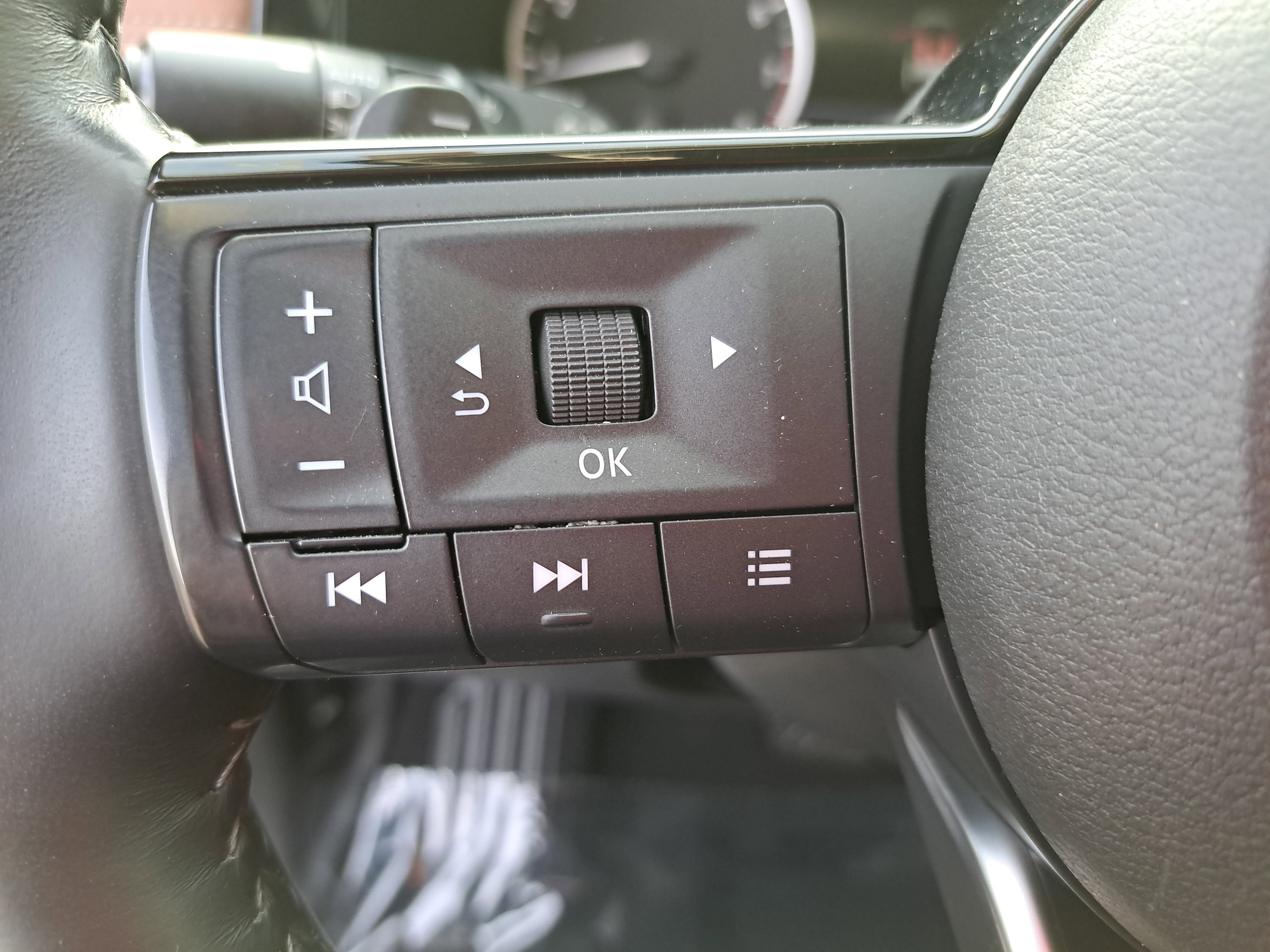 Used 2022 Nissan Pathfinder Platinum w/ Cargo Package image 17