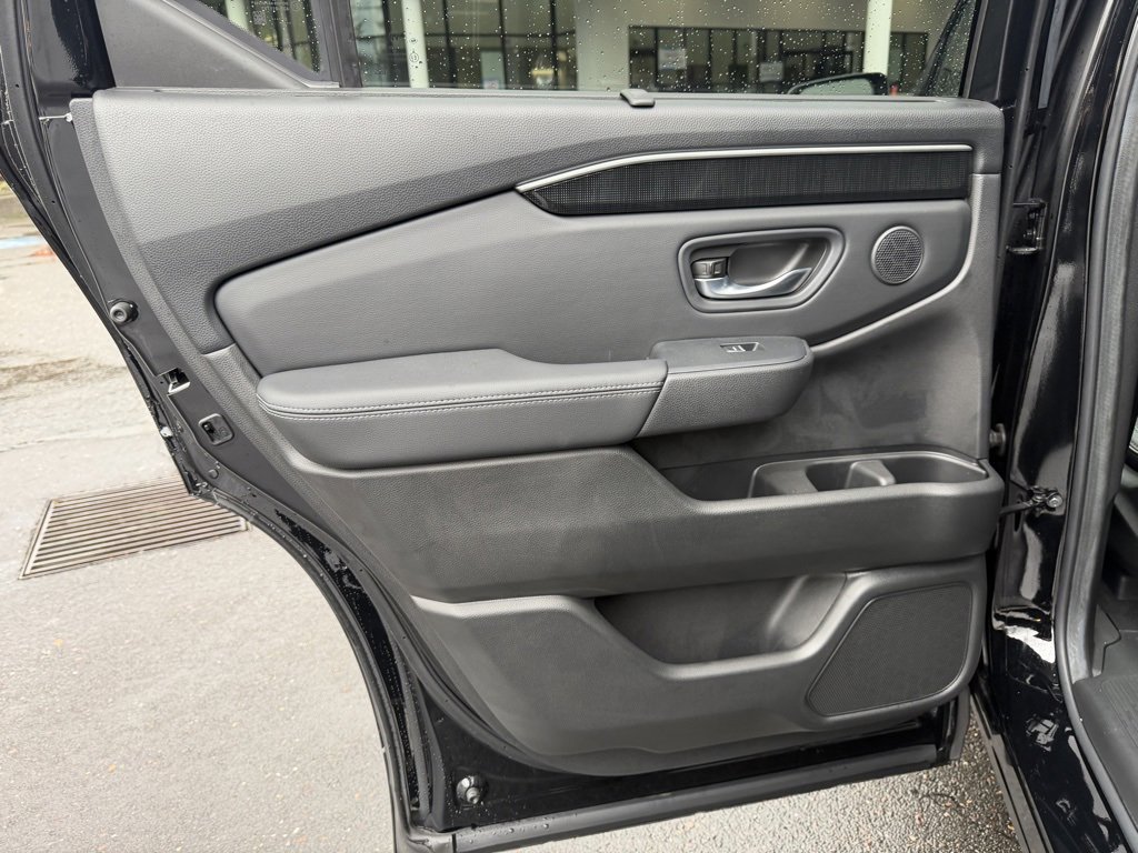 Used 2025 Honda Pilot Elite image 29