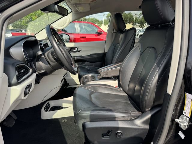 Used 2020 Chrysler Pacifica Touring-L Plus w/ Tire & Wheel Group FWD image 26