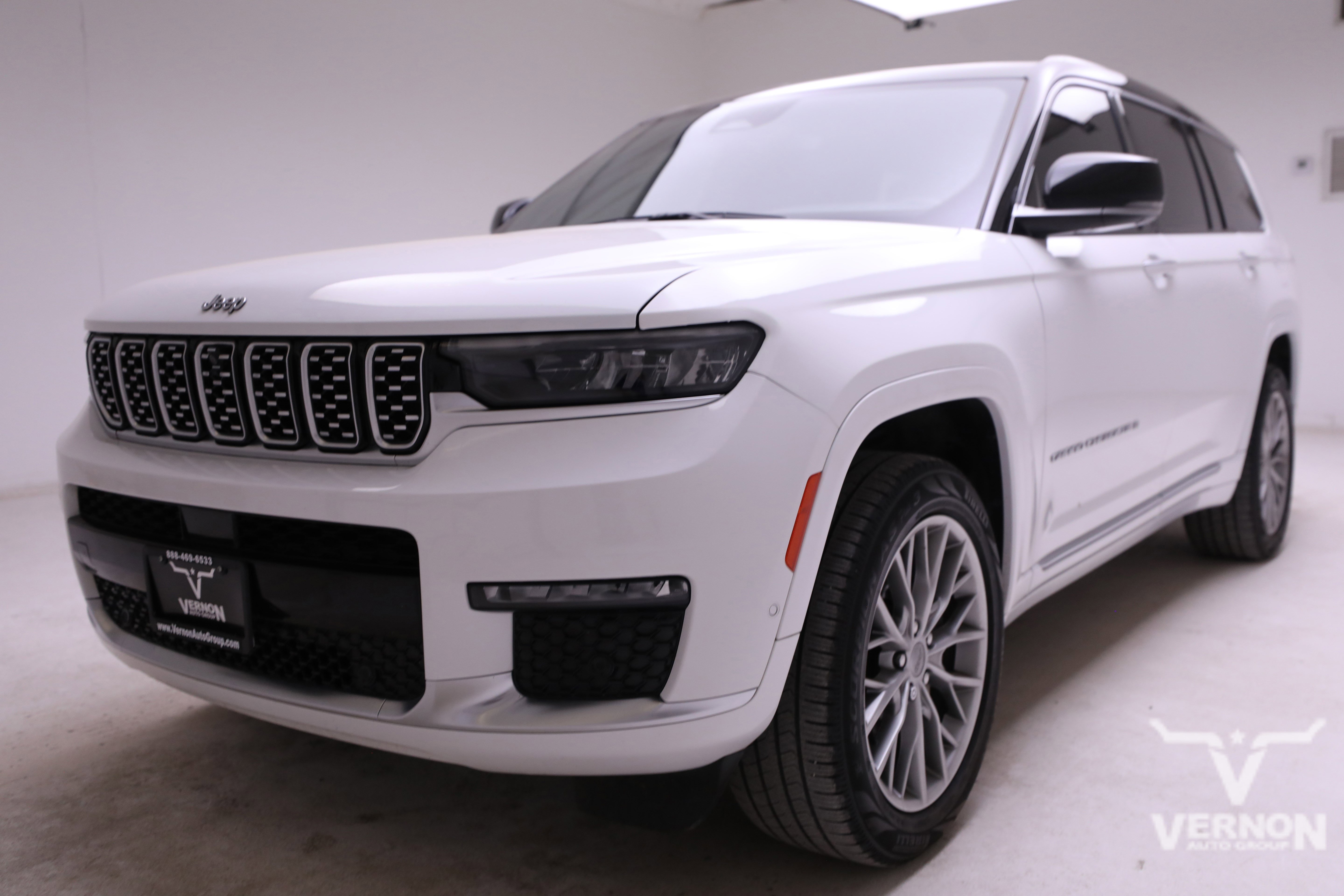 Used 2022 Jeep Grand Cherokee L Summit w/ Luxury Tech Group V image 1