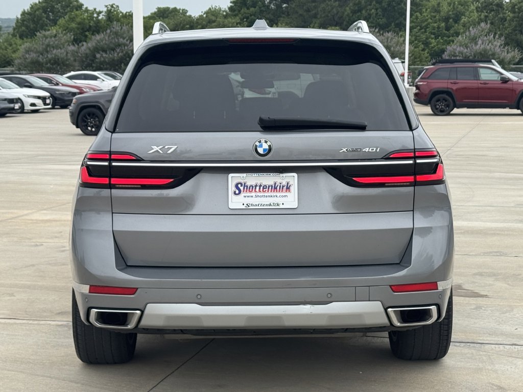 Used 2025 BMW X7 xDrive40i AWD/4WD image 5