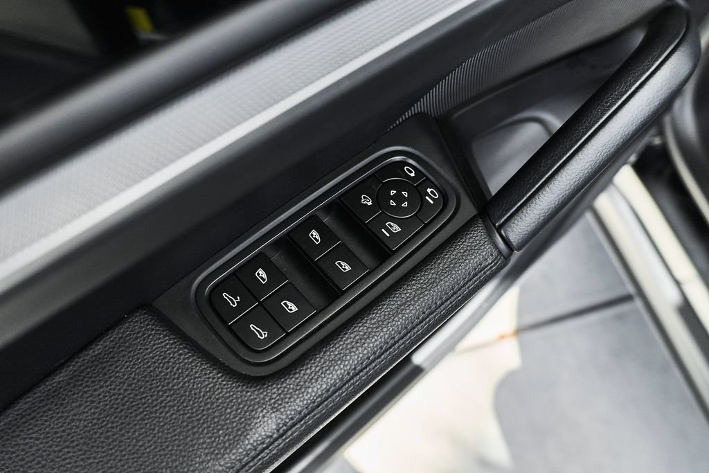 Used 2024 Porsche Cayenne AWD/4WD image 15