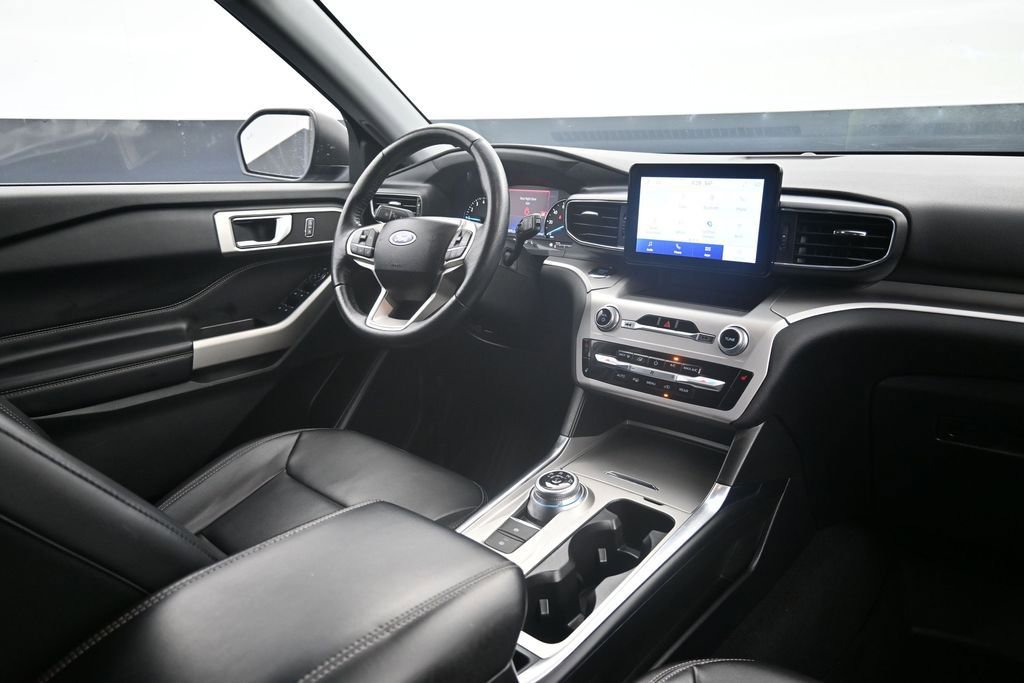 Used 2022 Ford Explorer XLT w/ Equipment Group 202A RWD image 15