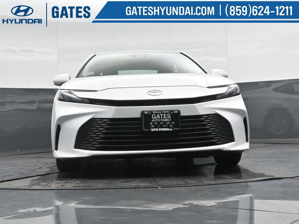 Used 2025 Toyota Camry LE image 43