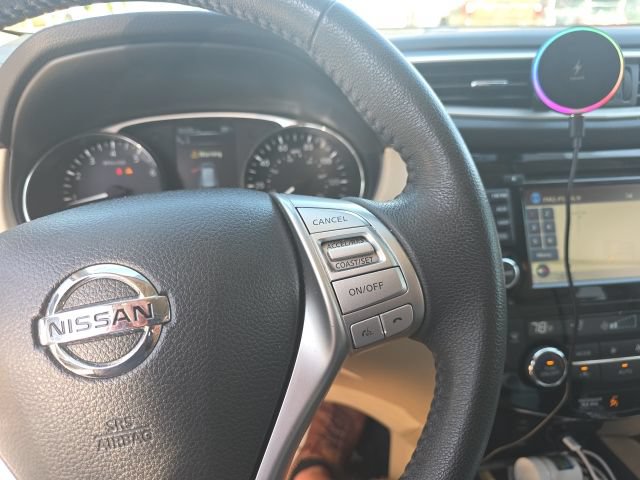 Used 2016 Nissan Rogue SL w/ SL Premium Package FWD image 17
