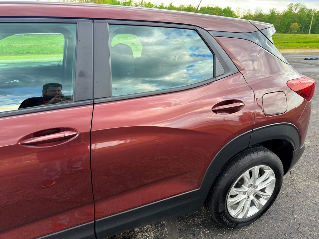 Used 2023 Chevrolet TrailBlazer LS FWD image 12