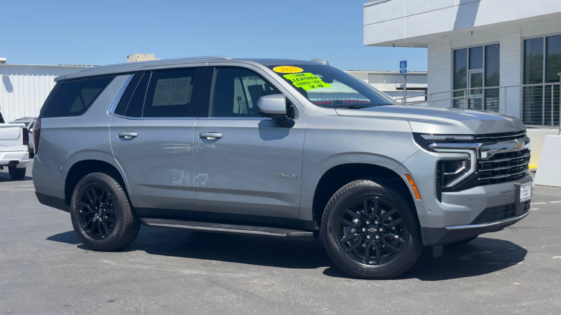 Used 2025 Chevrolet Tahoe LT AWD/4WD image 2