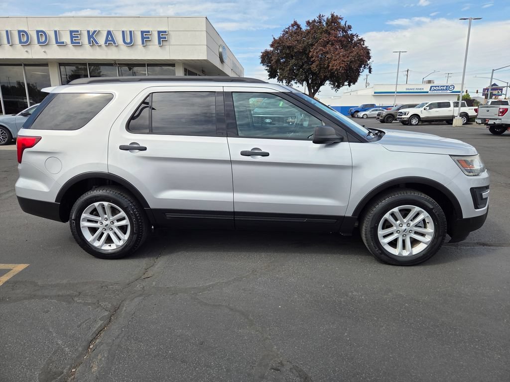 Used 2017 Ford Explorer 4WD image 2