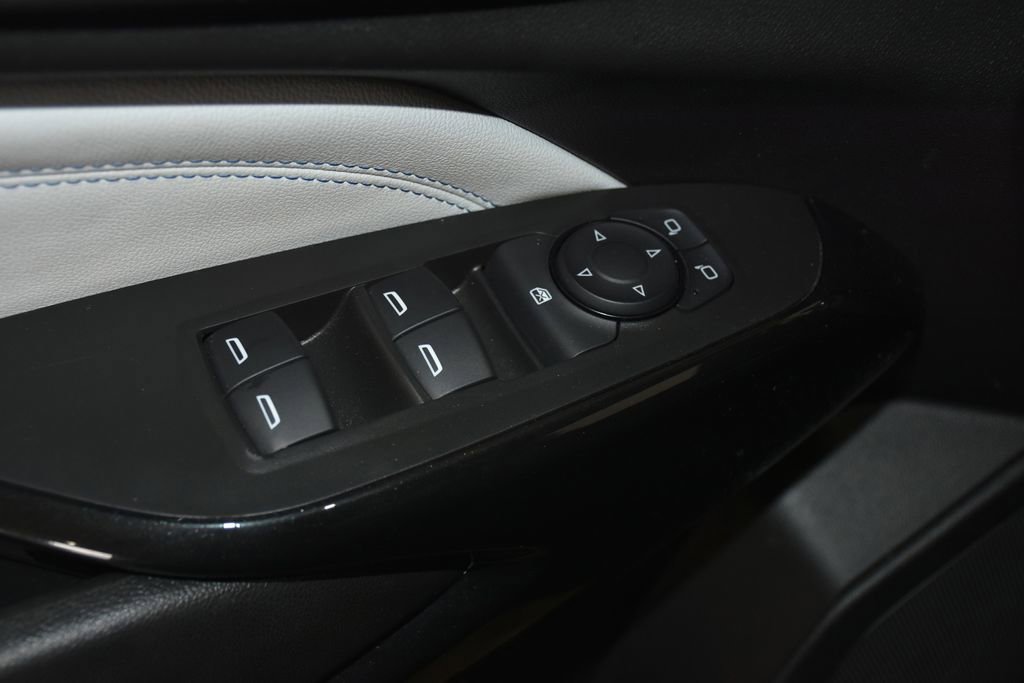 Used 2025 Chevrolet Trax LT FWD image 24