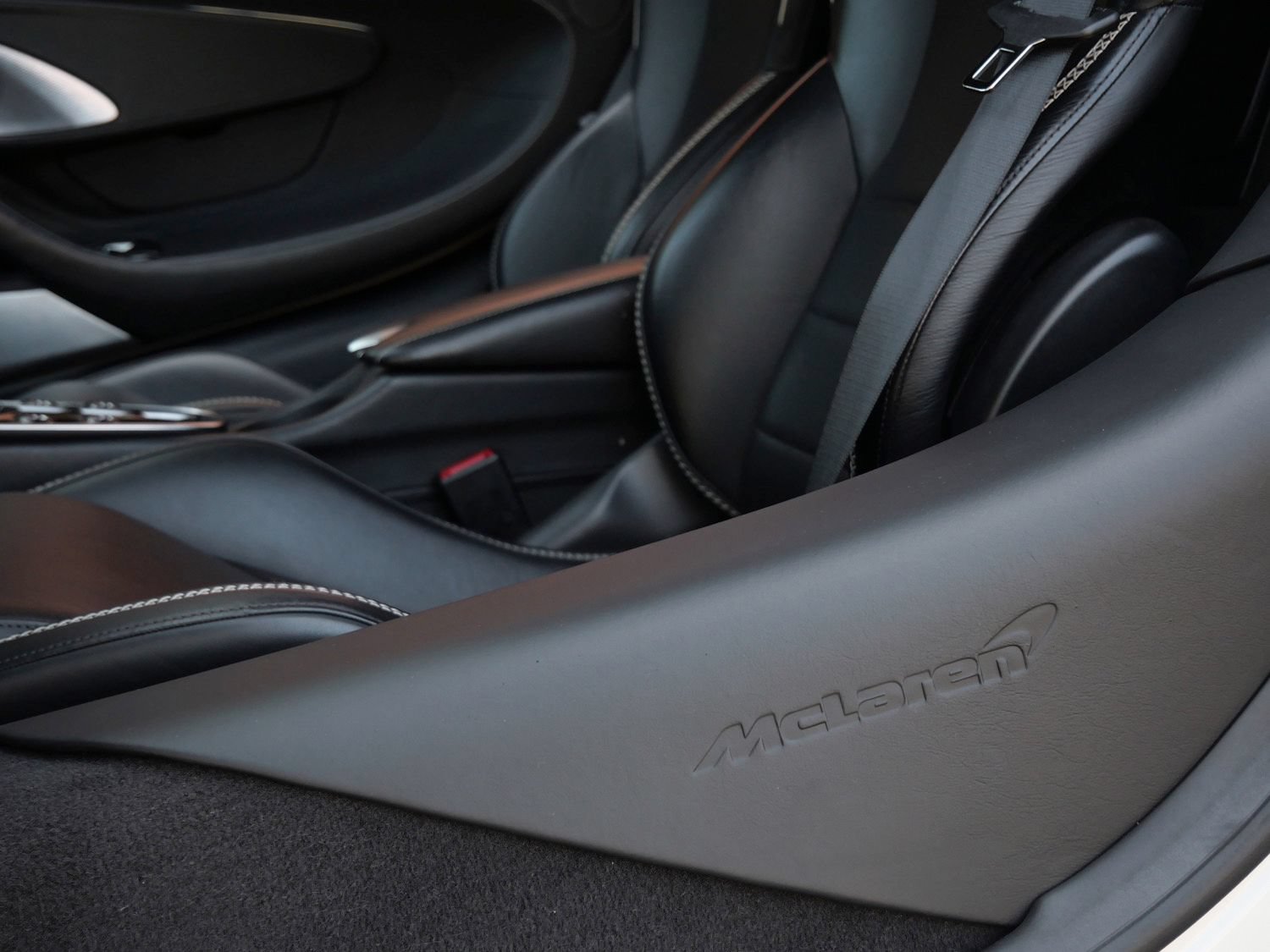 Used 2023 McLaren GT RWD image 20