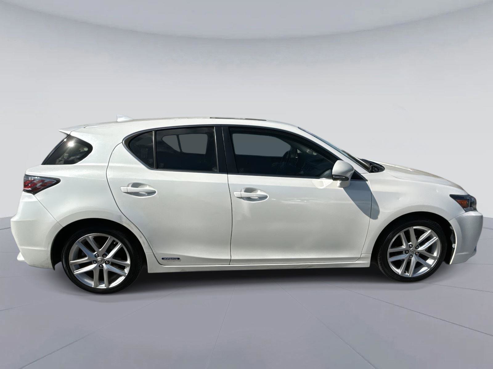 Used 2016 Lexus CT 200h w/ Navigation Package image 2