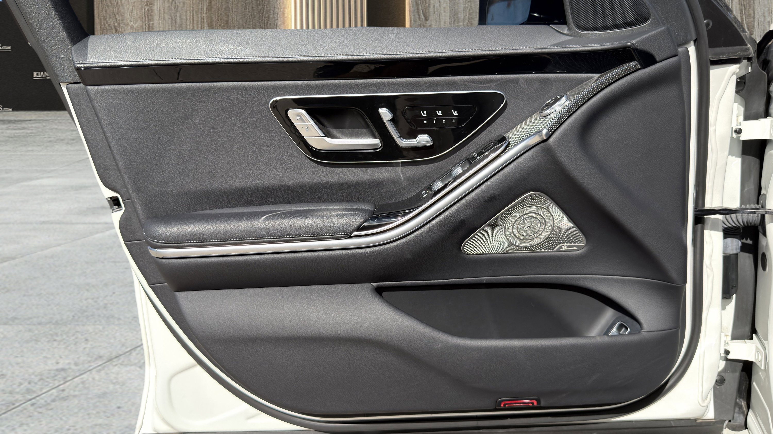 Used 2022 Mercedes-Benz S 500 S 500 w/ AMG Line Package image 23