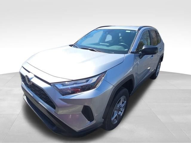 Used 2025 Toyota RAV4 LE image 9