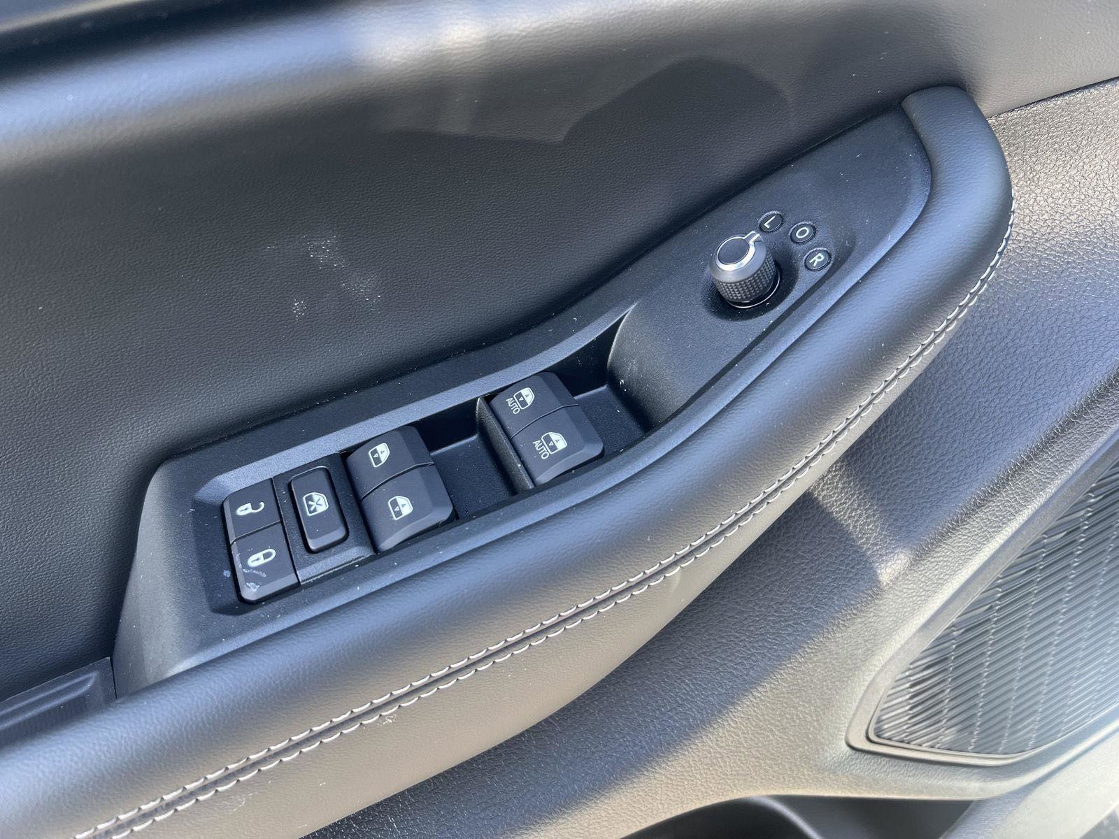 New 2026 Jeep Grand Cherokee L Laredo image 12