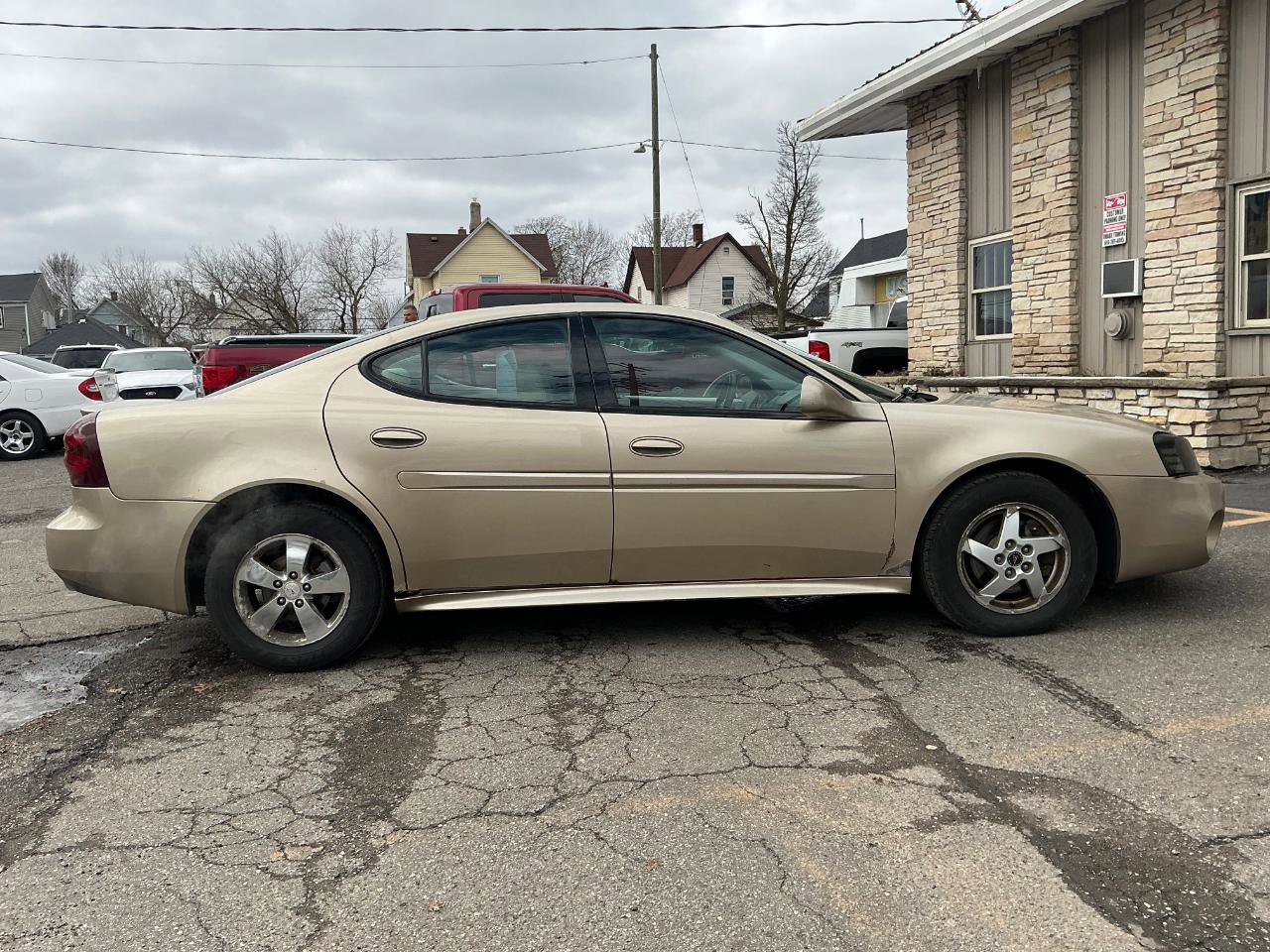 Used 2004 Pontiac Grand Prix GT w/ Drivers Package image 2