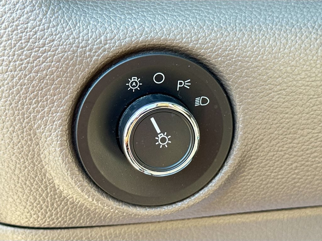 Used 2017 Lincoln Navigator Select RWD image 10