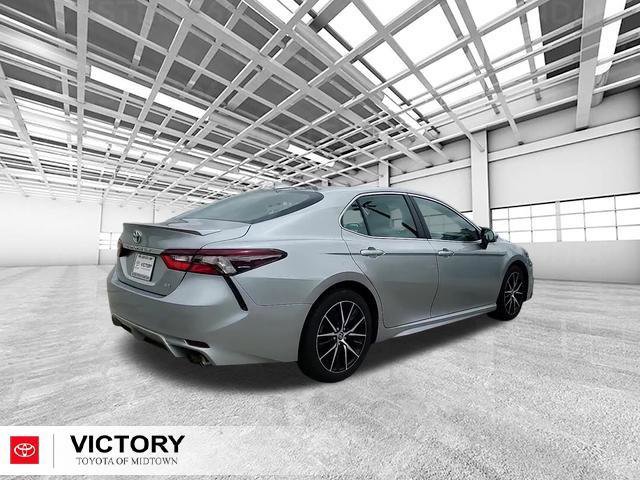 Certified 2022 Toyota Camry SE image 3