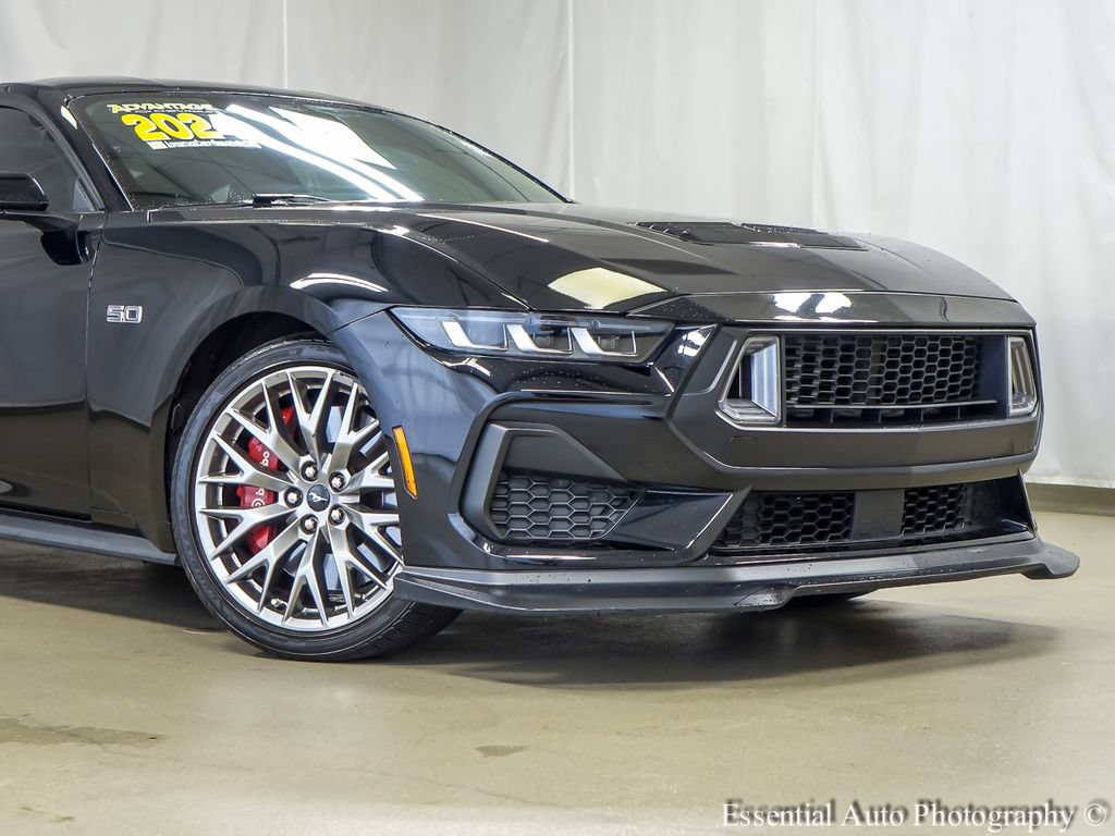 Used 2024 Ford Mustang GT Premium RWD image 3