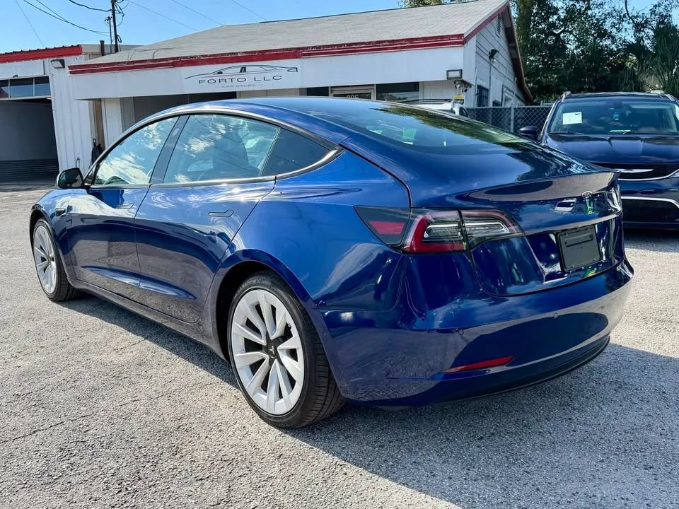 Used 2022 Tesla Model 3 RWD image 2