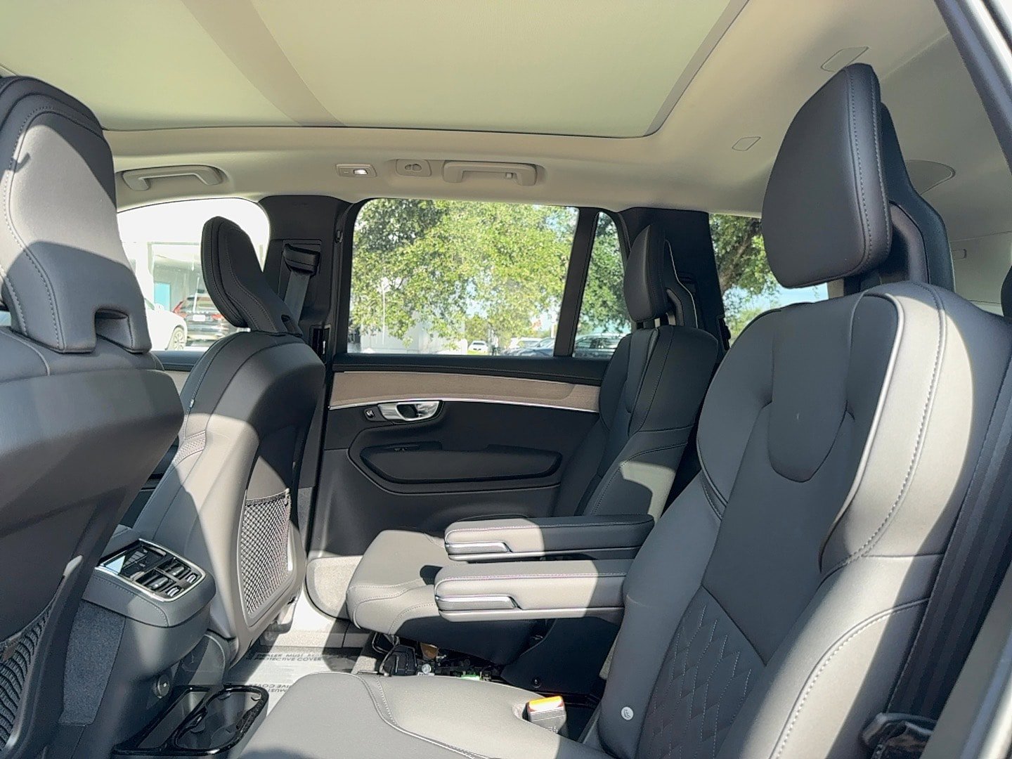 Used 2026 Volvo XC90 B6 Plus w/ Protection Package Premier AWD/4WD image 16