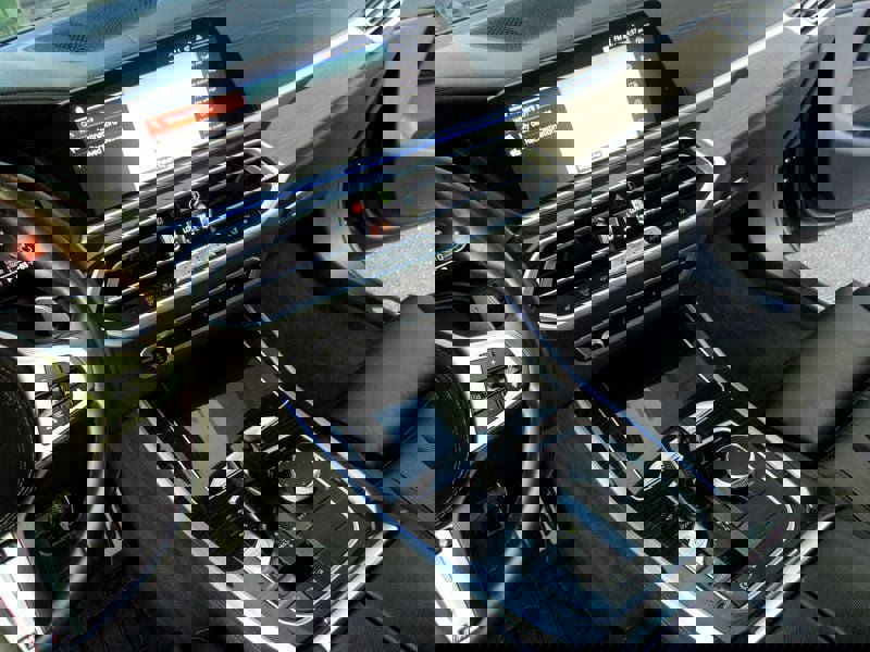 Used 2020 BMW X5 xDrive40i w/ M Sport Package AWD/4WD image 22