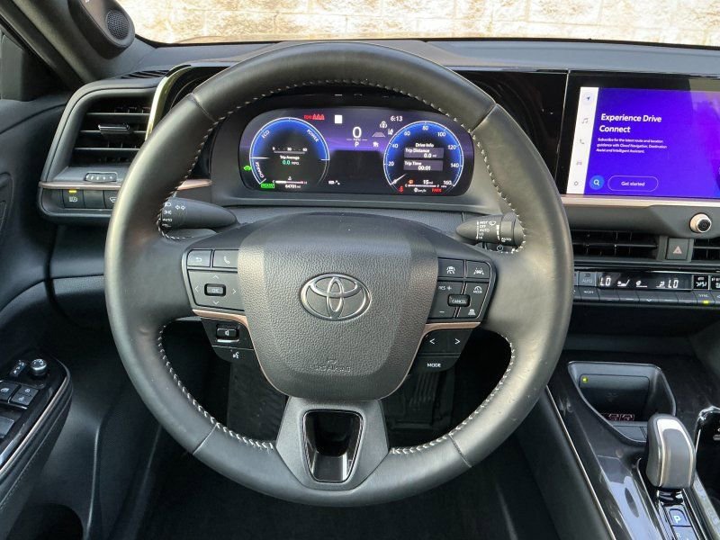 Used 2024 Toyota Crown AWD/4WD image 17