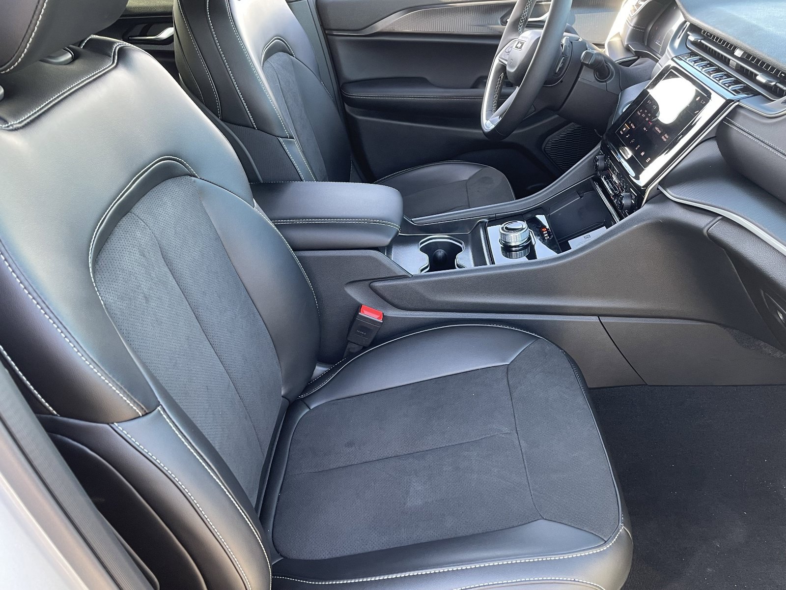 New 2025 Jeep Grand Cherokee L Altitude AWD/4WD image 8
