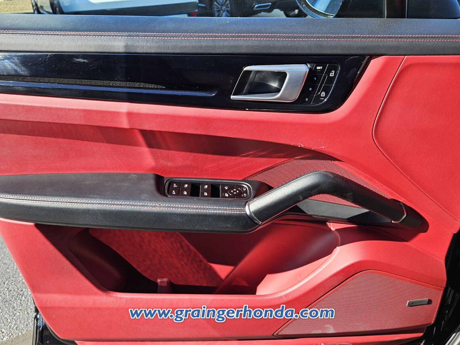Used 2019 Porsche Cayenne S image 23
