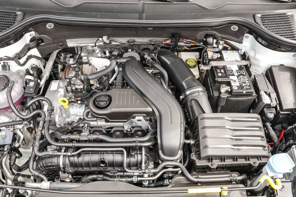 Used 2025 Volkswagen Taos SE image 39