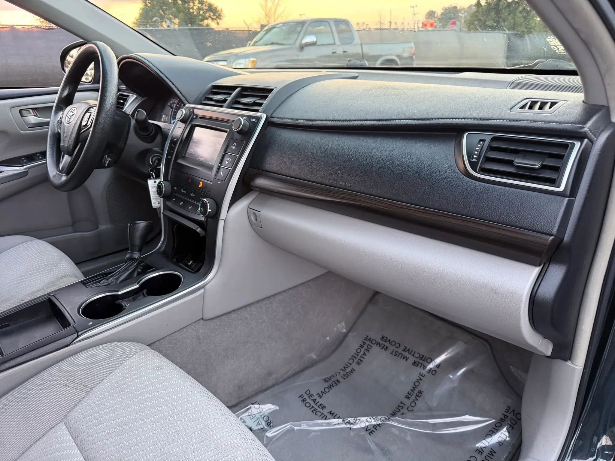 Used 2015 Toyota Camry LE image 19