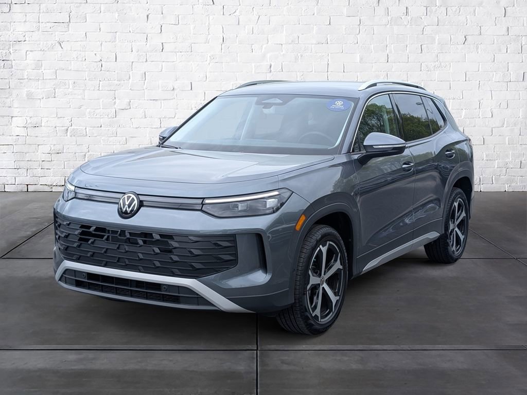 Used 2025 Volkswagen Tiguan SE image 4