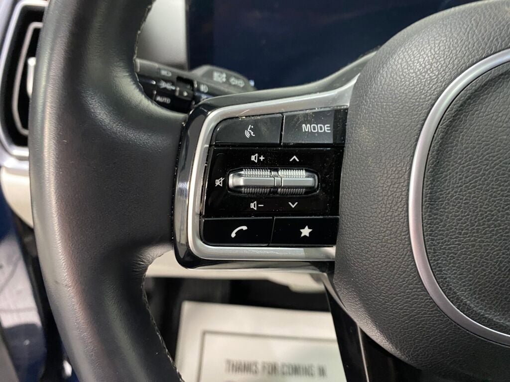 Used 2025 Kia Sorento SX AWD/4WD image 14