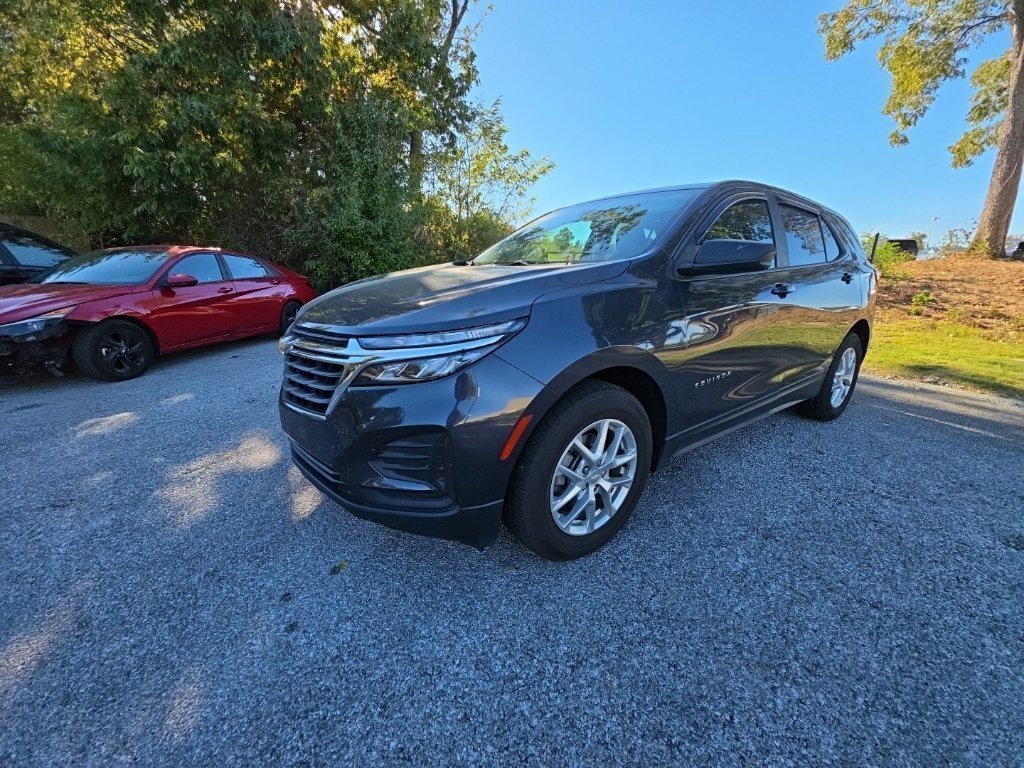 Used 2022 Chevrolet Equinox LS w/ LS Convenience Package FWD image 2