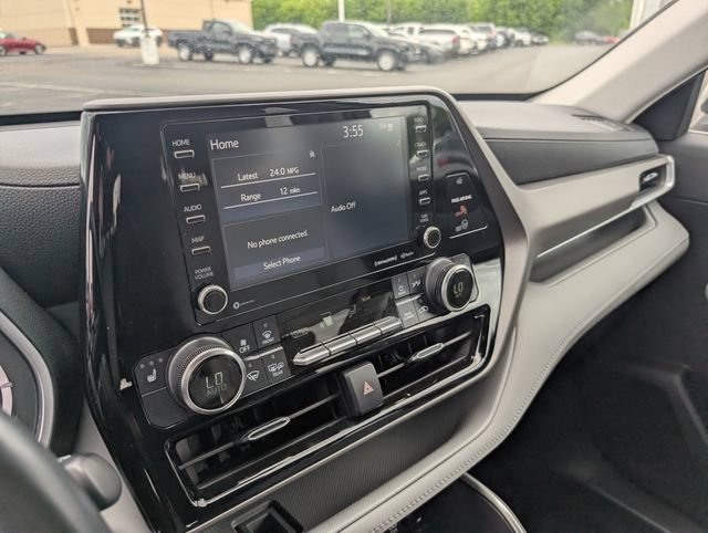 Used 2020 Toyota Highlander XLE AWD/4WD image 19