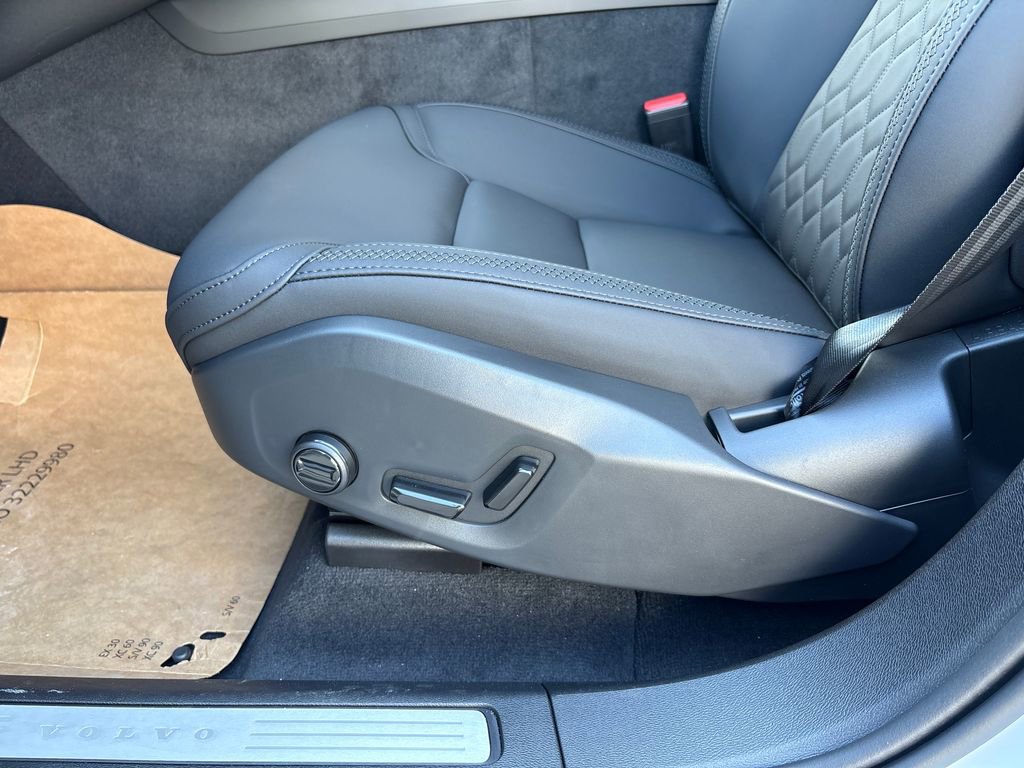 New 2026 Volvo XC60 B5 Plus image 8