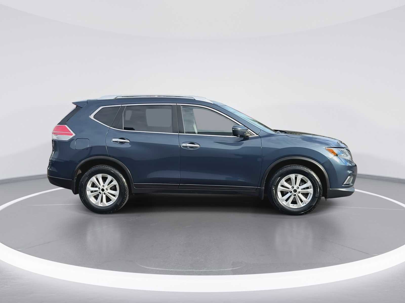 Used 2016 Nissan Rogue SV w/ SV Premium Package image 9