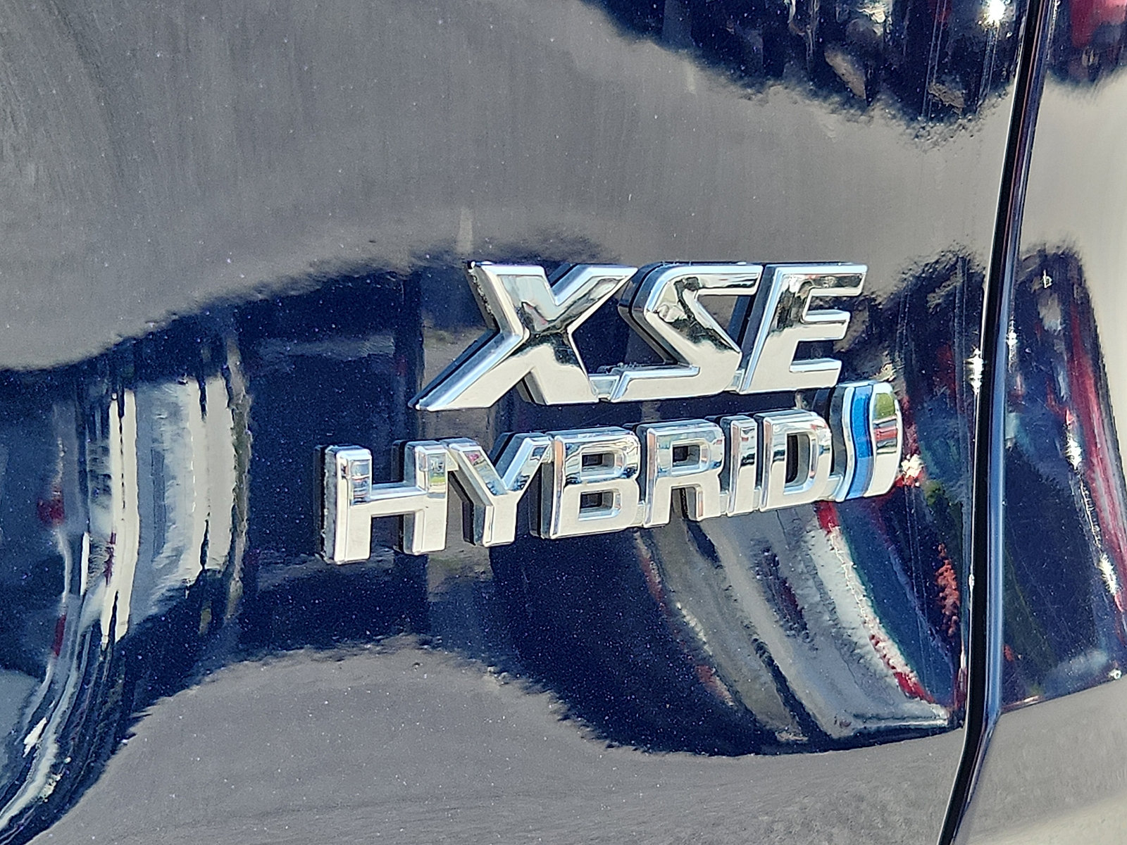 Used 2019 Toyota RAV4 XSE w/ All Weather Liner Package AWD/4WD image 32