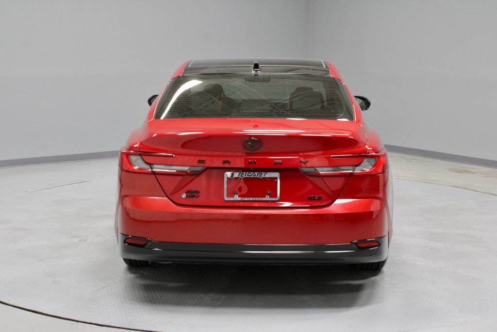 Used 2025 Toyota Camry XLE AWD/4WD image 11