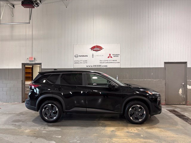 Used 2024 Nissan Rogue SV AWD/4WD image 2